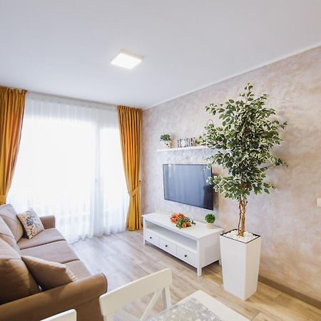 Cappuccino Colors At West Residence オラデア エクステリア 写真