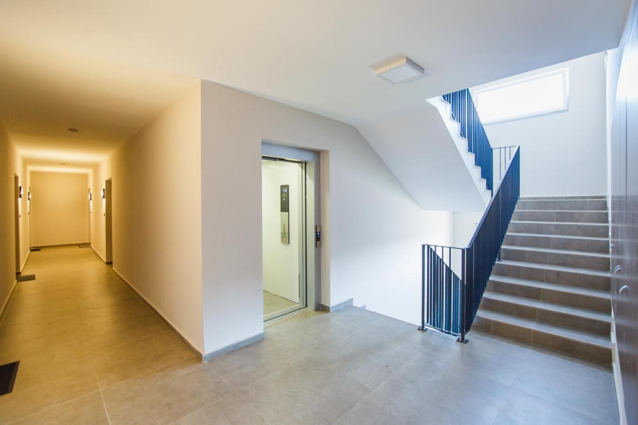 Cappuccino Colors At West Residence オラデア エクステリア 写真